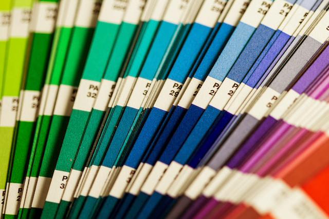 Typy Kolorów: Jak Pantone Converter Ułatwia Pracę Projektanta?