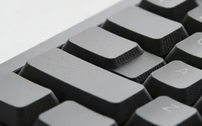 Jak porównać typy keycapów, żeby nie kupić zestawu dobrego tylko na zdjęciach